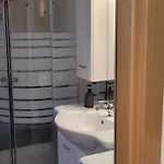 Center Luxury 2nd Floor With Mountain View