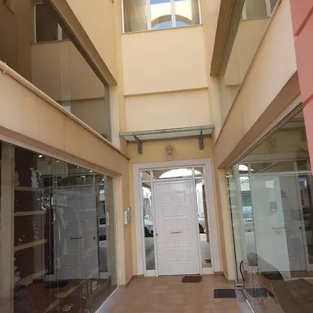 Center Luxury 2nd Floor With Mountain View